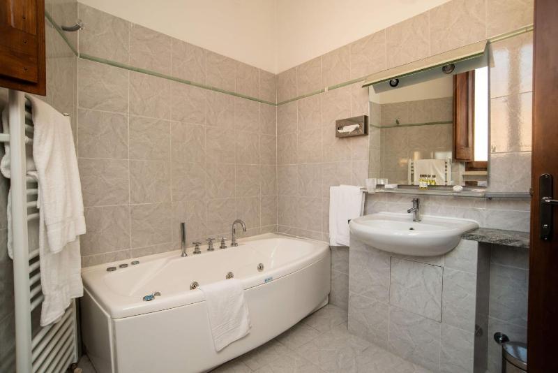 Classic Double Room with View image 4