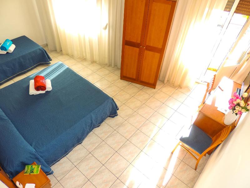Triple Room image 3