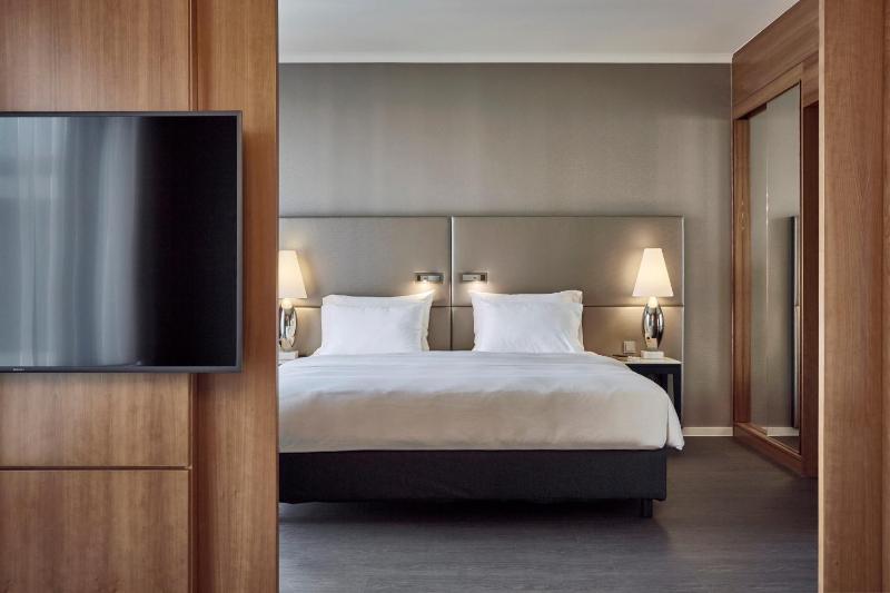 Plaza Suite image 3