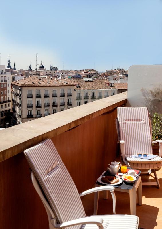 Superior Double or Twin Room with Balcony image 4