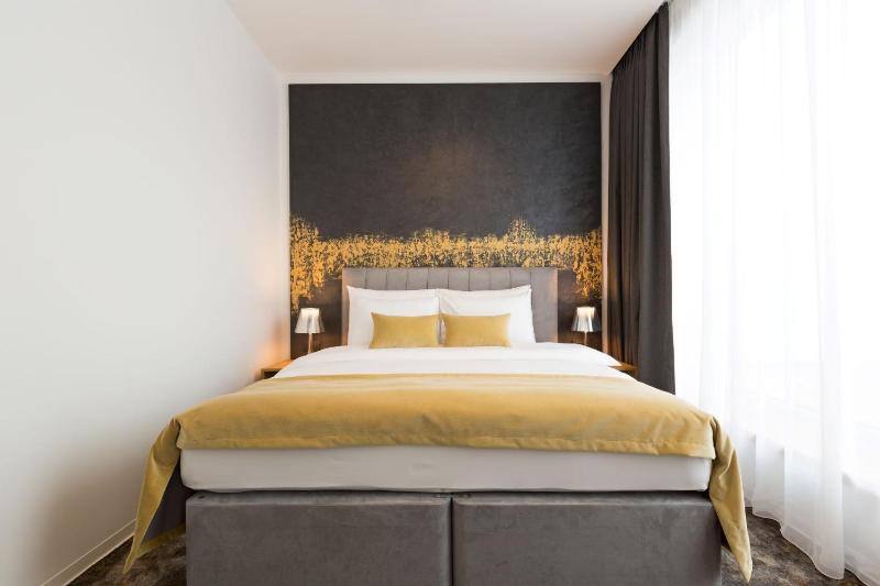 Executive Double Room with Balcony and Museum View image 4