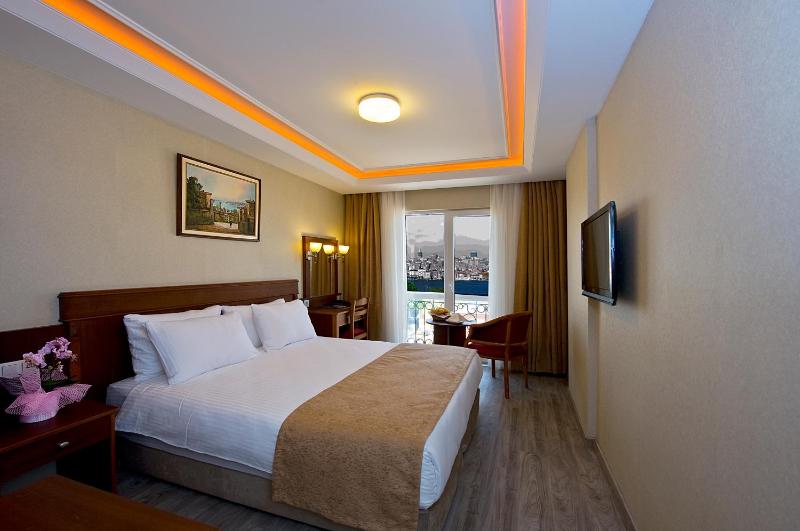 Double or Twin Room with Bosphorus View image 2