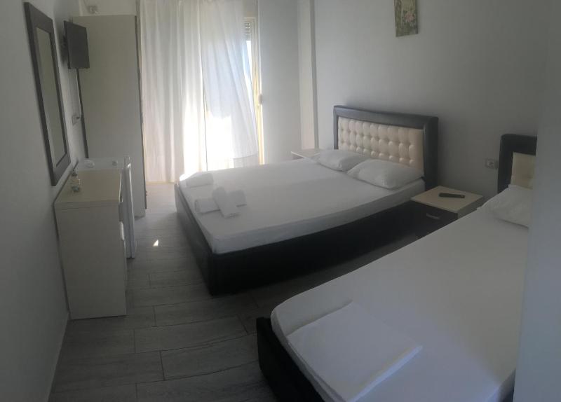Triple Room with Sea View image 3