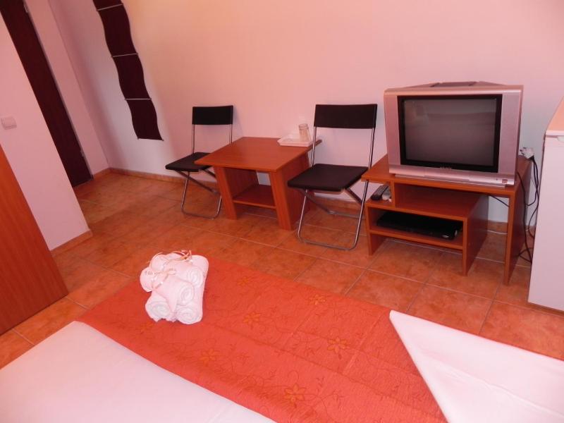 Double Room with Balcony image 3