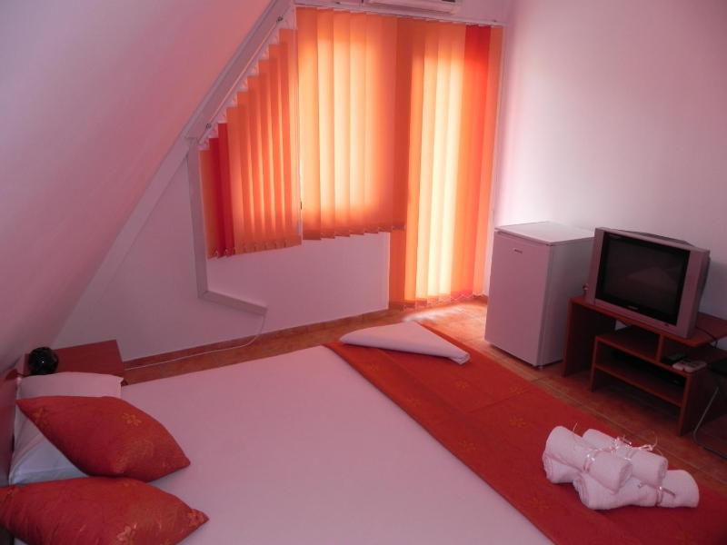 Double Room with Extra Bed image 3