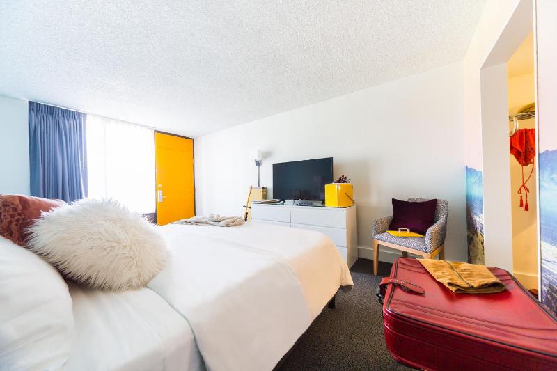 Superior King Room image 2