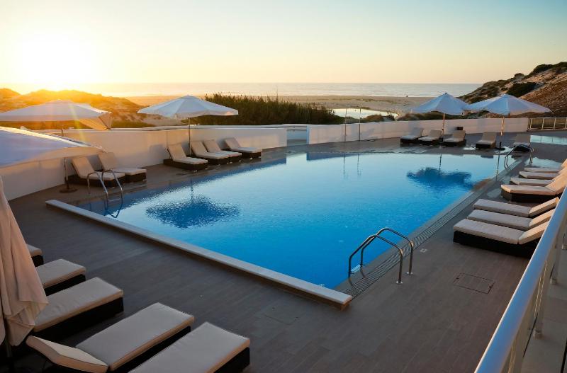 Two-Bedroom Apartment with Sea View image 3