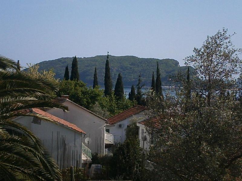 Studio with Balcony image 4