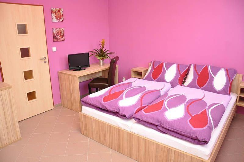 Double Room image 4