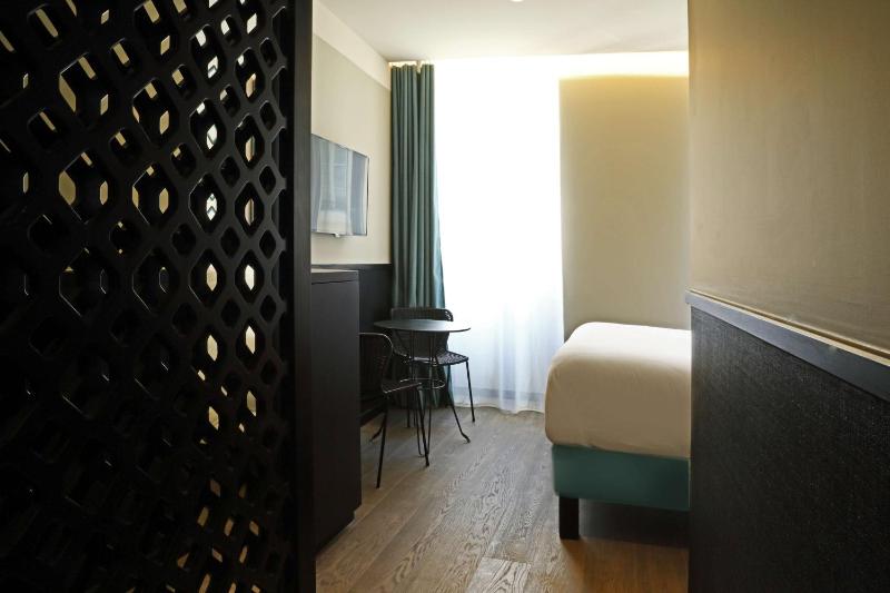 Deluxe Double Room with Terrace image 1