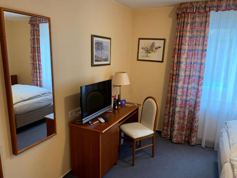 Double Room with Private Bathroom image 4