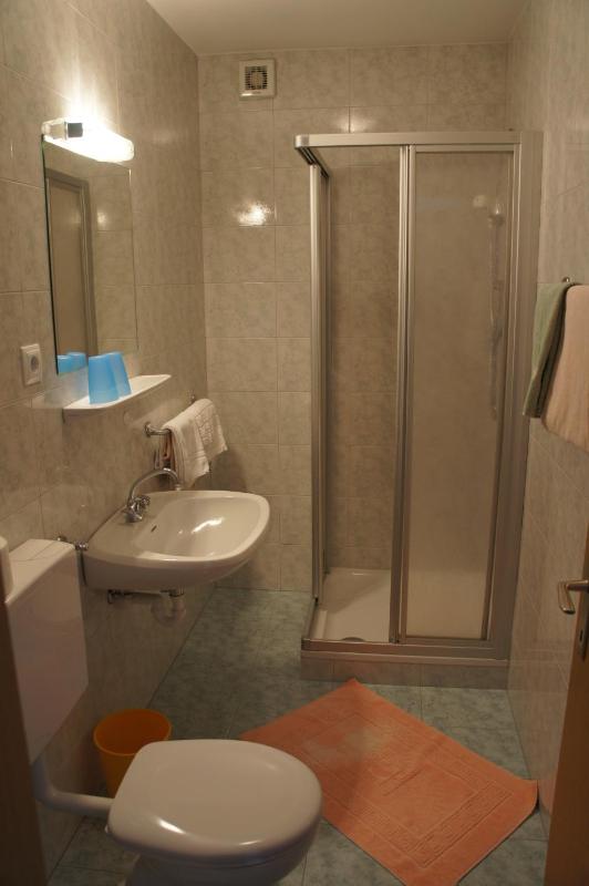 Single Room with Shower image 4