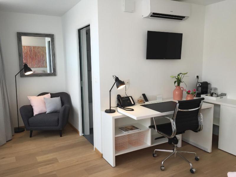 Antwerp Town House Accommodations - image 10