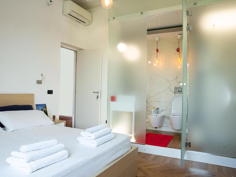 Standard Double Room image 4