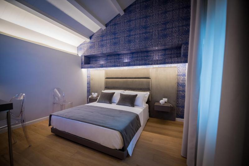 Superior Double Room image 4