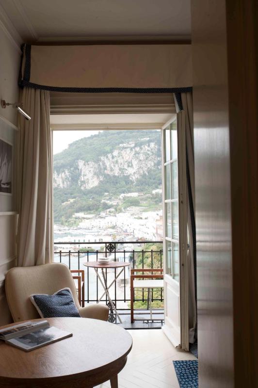 Deluxe Double Room image 2