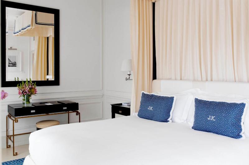 Deluxe Double Room image 3