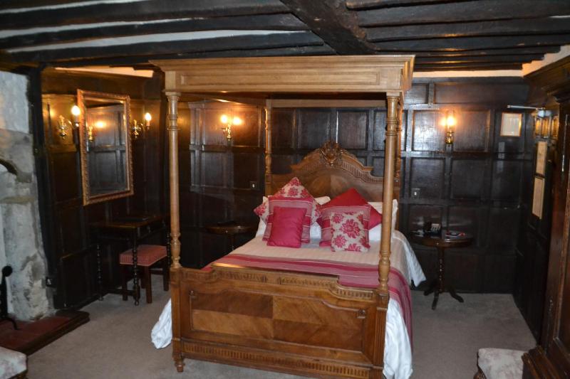 Deluxe Room image 3