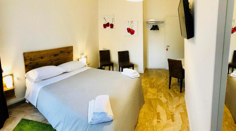 Double Room with Private External Bathroom image 3