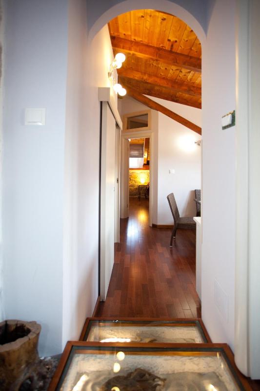 Deluxe Two-Bedroom Apartment image 3