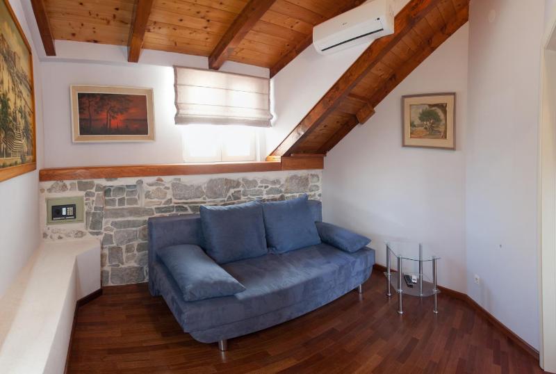 Deluxe Two-Bedroom Apartment image 4