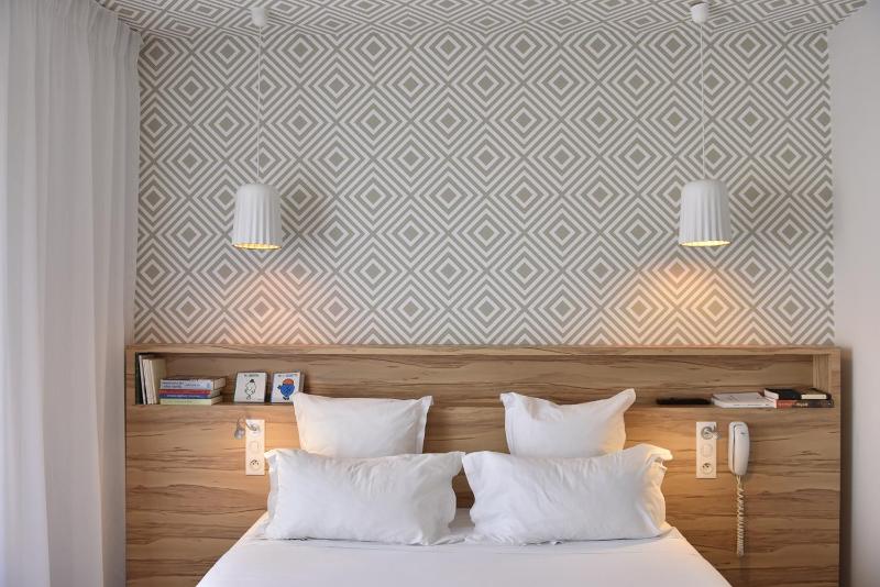 Standard Double Room image 3