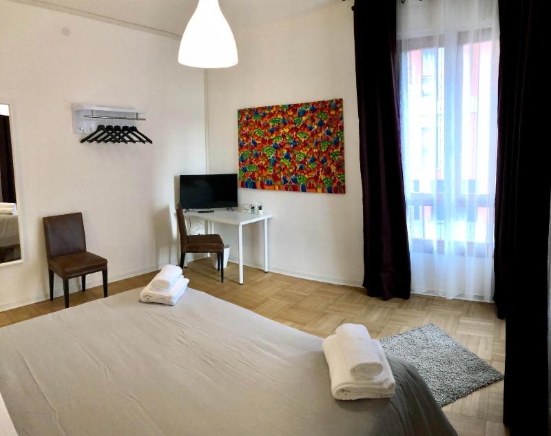 Standard Double Room with Shared Bathroom image 4