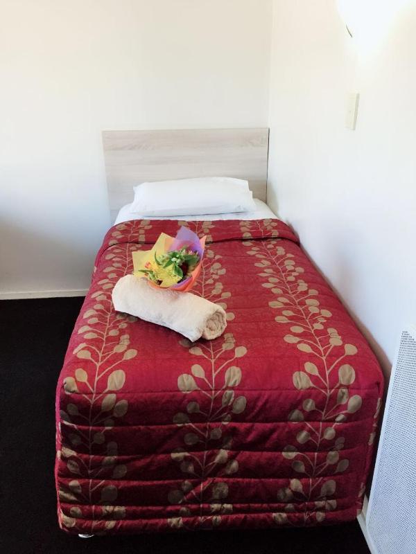 Rose Court Motel - image 8