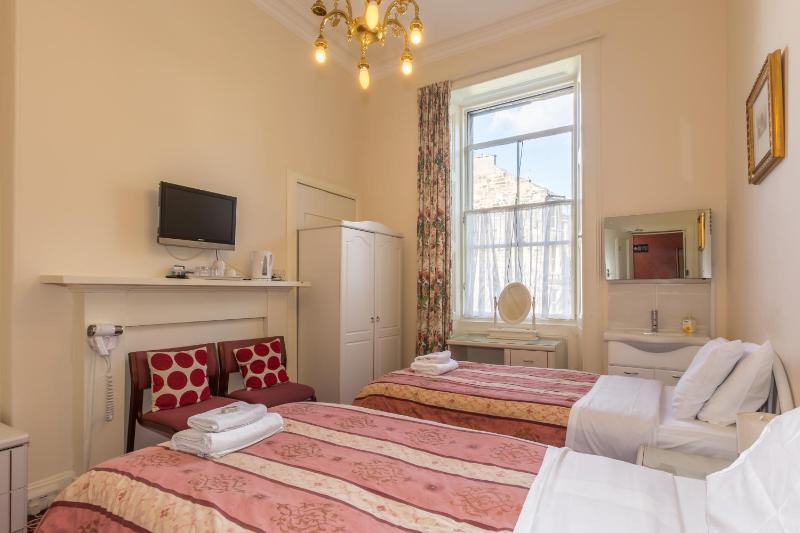 Triple Room with Private External Bathroom image 3