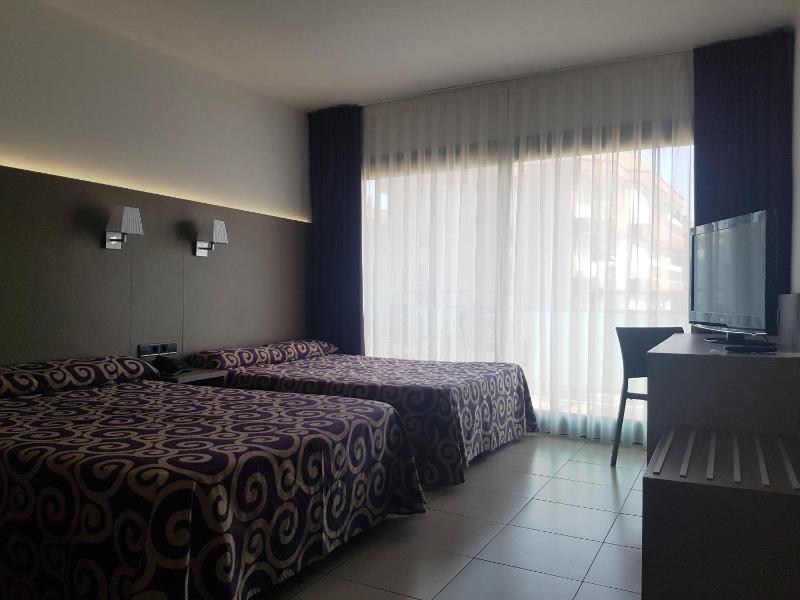 Standard Double Room image 4