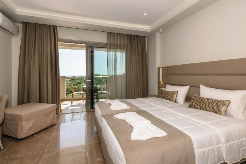 Superior Double Studio with Pool view image 1