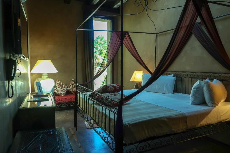 Double Room with Garden image 2