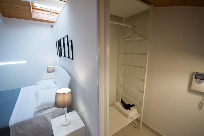 Deluxe King Room image 4