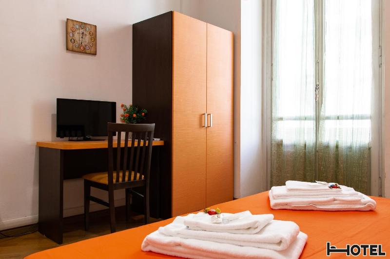 Double or Twin Room image 4