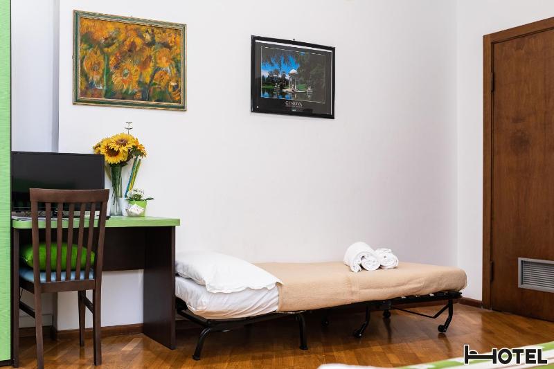 Classic Triple Room image 2