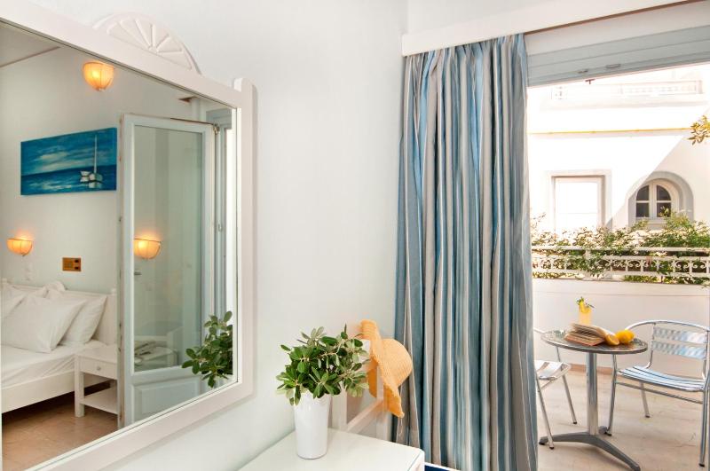 Standard Double Room image 3