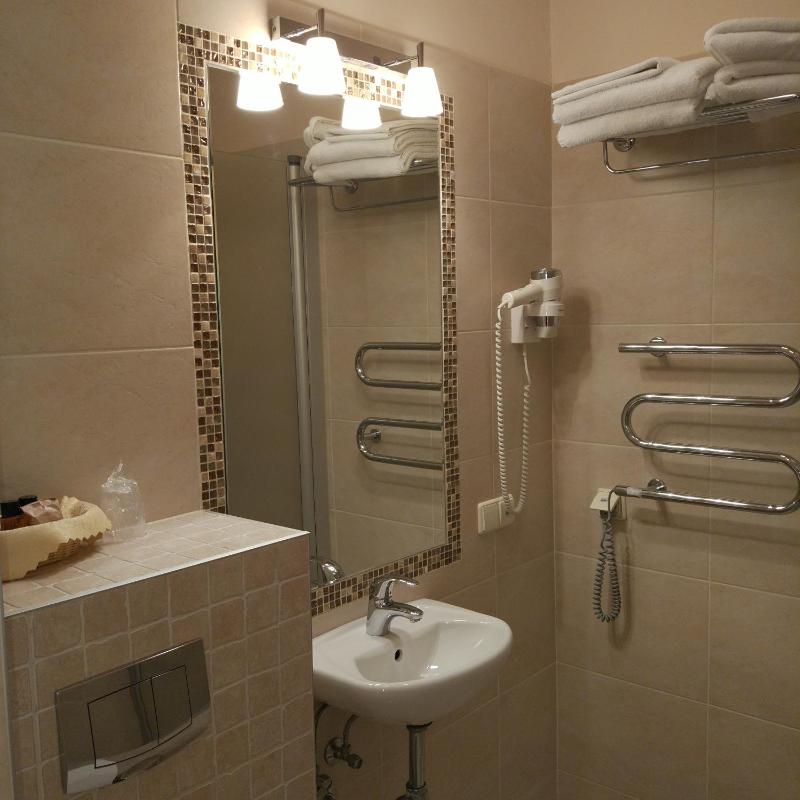 Classic Single Room image 3