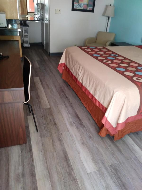 2 Queen Beds - Non-Smoking (Ground Floor) image 2