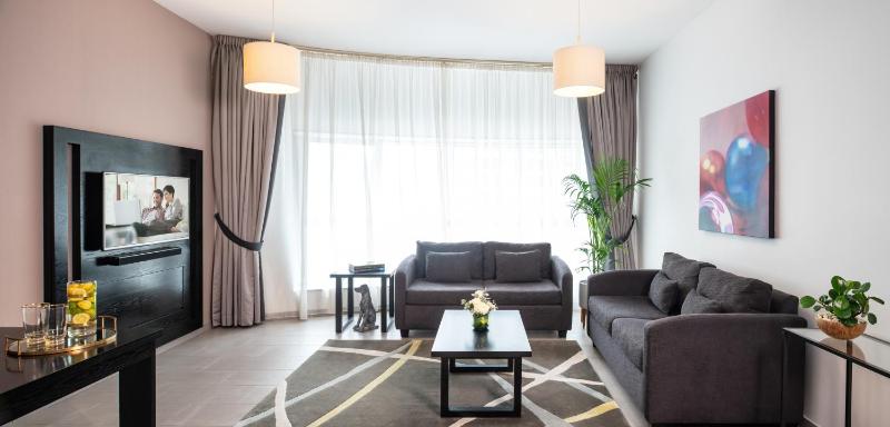Club One Bedroom Apartment image 2