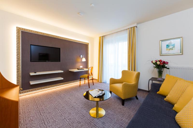 Suite with Balcony image 3