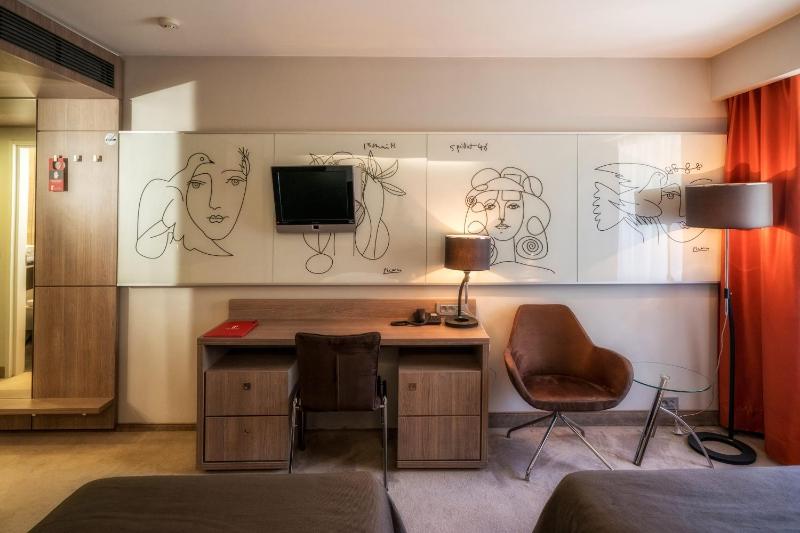 Superior Twin Room image 4