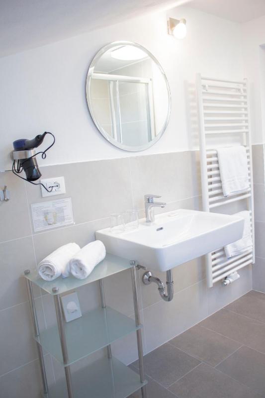 Double Room with Balcony image 2