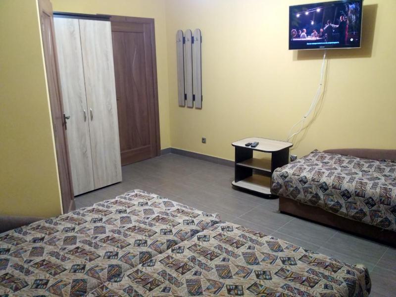 Triple Room with Balcony image 3