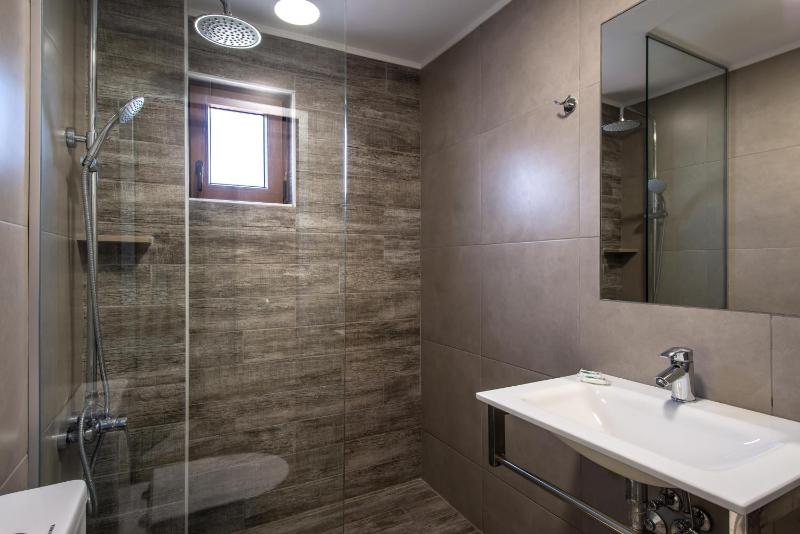 Single Room with Balcony image 2