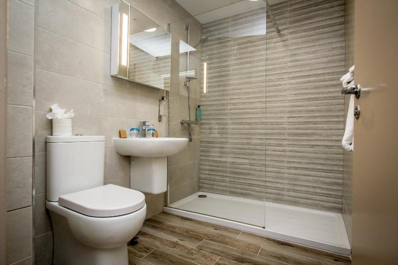 Twin Room image 3