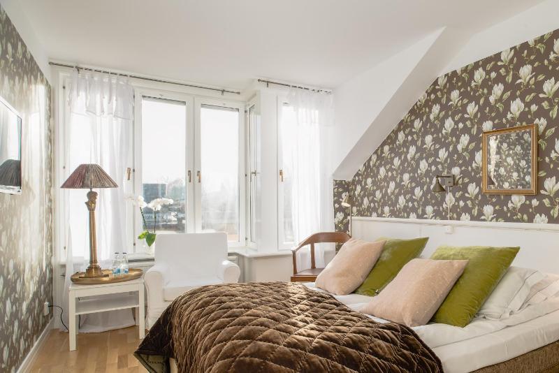 Classic Double Room image 2