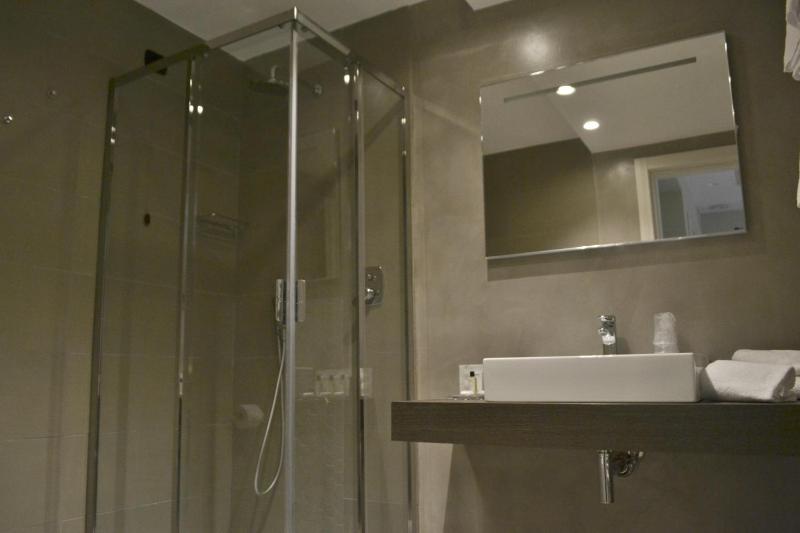 Superior Triple Room image 2