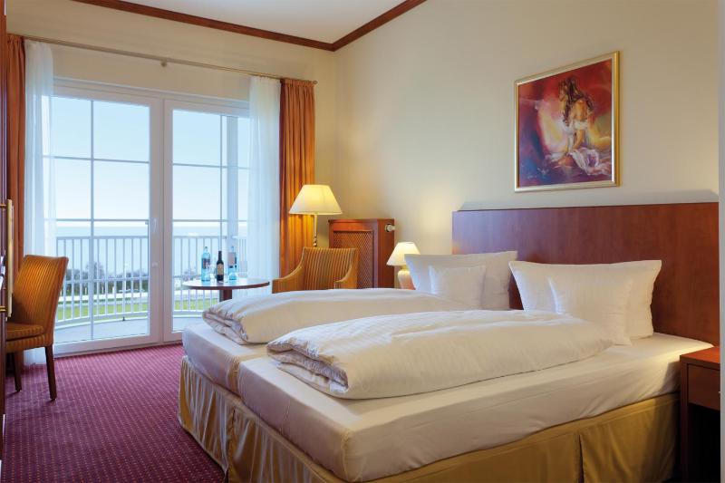 Double Room with Sea View image 3