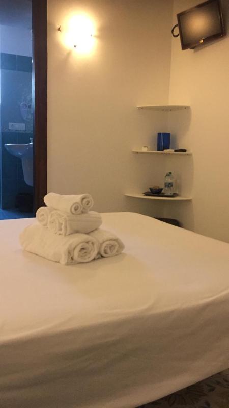 Economy Double or Twin Room image 4