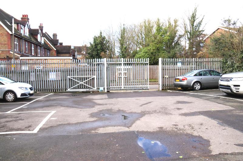 One-Bedroom Apartment image 3